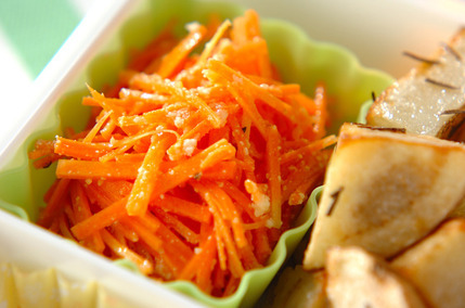 ニンジンのチーズ風味サラダ
