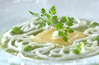 「アボカドスープ」人気レシピ19選！簡単に冷製もホットもできあがり♩の画像