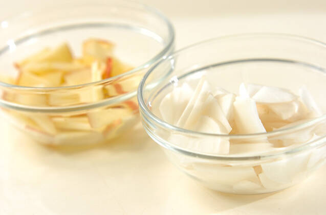 カブとリンゴのヨーグルト和えの作り方の手順1