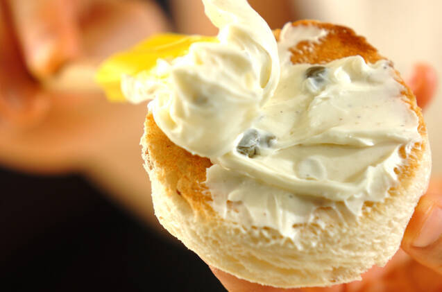 ズッキーニとサーモンのケイパークリームチーズサンド♪の作り方の手順4