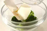 ブロッコリーのクリームチーズ和えの作り方1