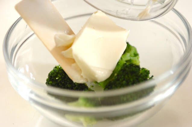 ブロッコリーのクリームチーズ和えの作り方の手順1