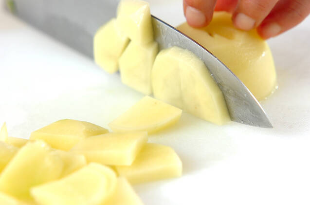 ジャガイモのマスタードクリーム炒めの作り方の手順1