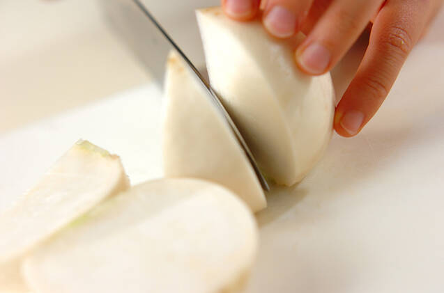 小カブの白みそ汁の作り方の手順1