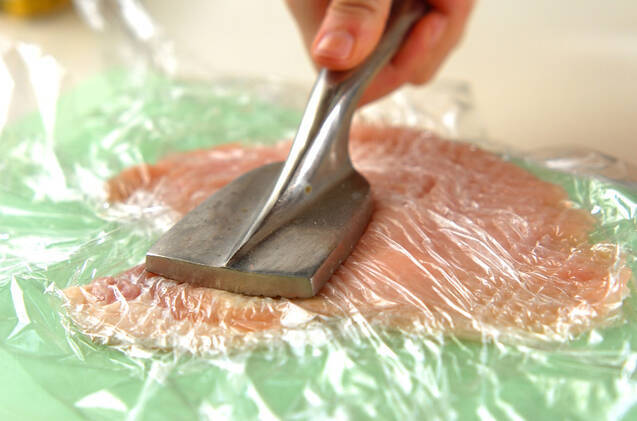 鶏むね肉のからしマヨフライの作り方の手順1