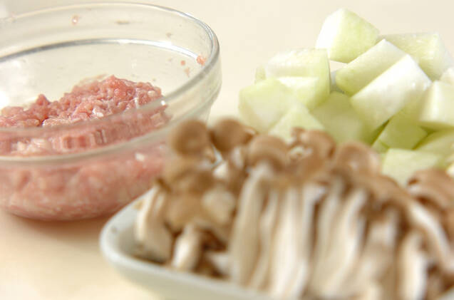 冬瓜と鶏団子のスープの作り方の手順1