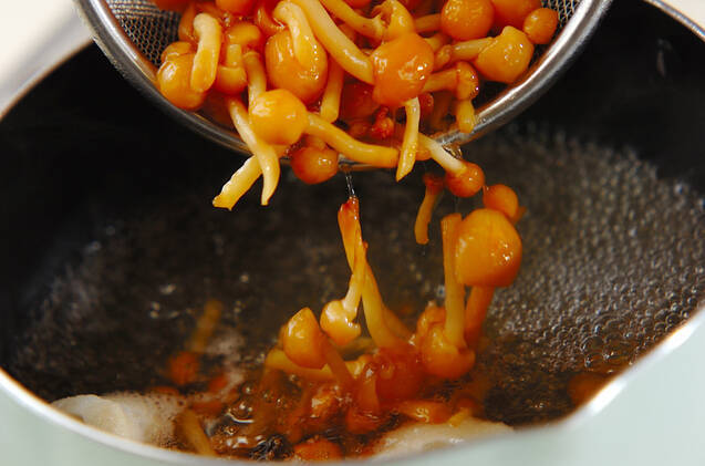 ナメコと麩のみそ汁の作り方の手順4