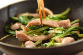 豚トロと小松菜のショウガ風味の作り方3