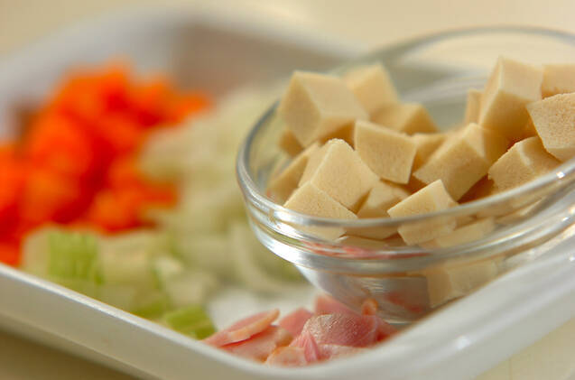 高野豆腐のミネストローネの作り方の手順1
