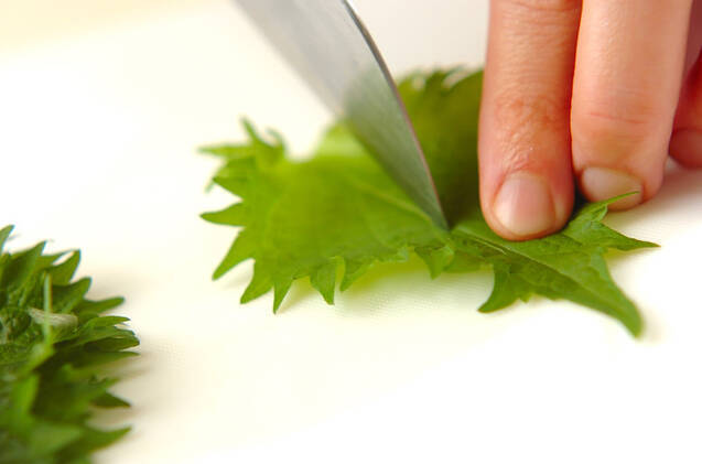 長芋の梅肉大葉巻きの作り方の手順2