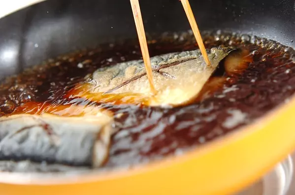 ふんわり柔らか！サバのさっぱりみぞれ煮の作り方3