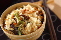 素朴で懐かしい！山菜おこわ