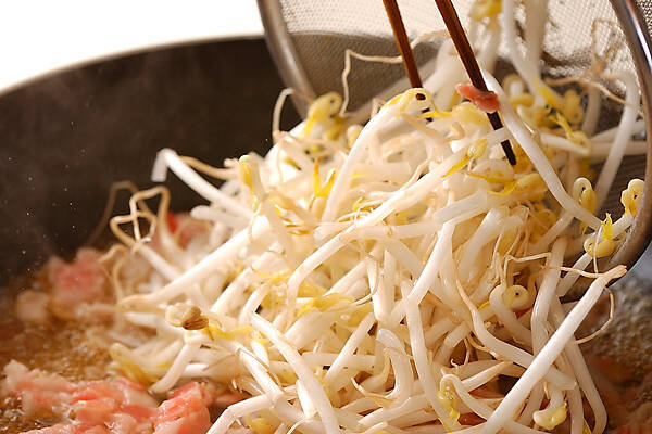 キヌサヤとモヤシの卵とじの作り方の手順2