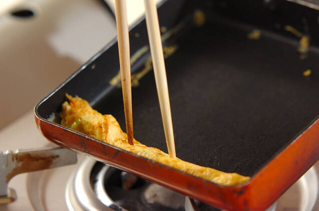 うまみたっぷり！ホタテ缶入りだし巻き卵の作り方の手順5