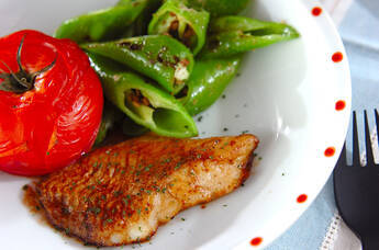 焼きトマト添え魚のムニエル