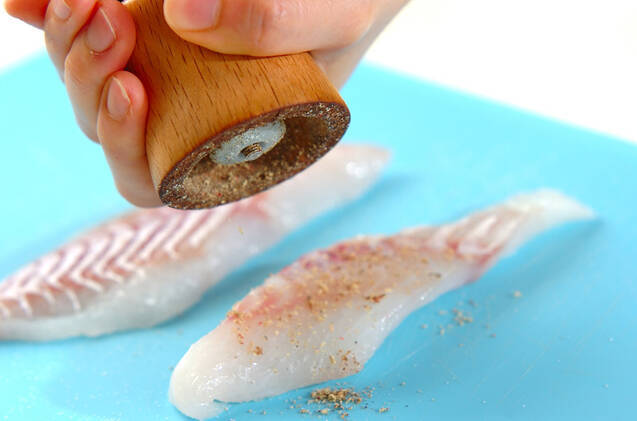 焼きトマト添え魚のムニエルの作り方の手順1