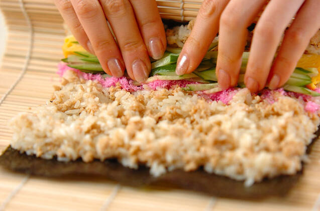 そぼろご飯のり巻きの作り方の手順7