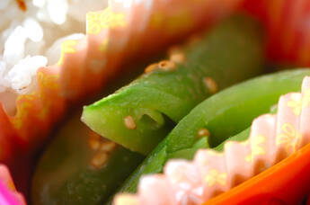 スナップエンドウのゴマ和え