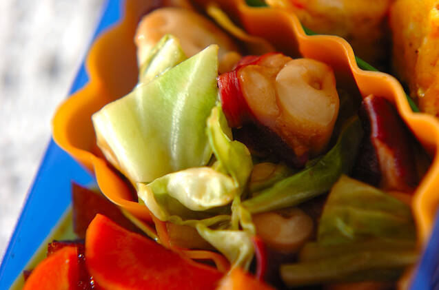 タコとキャベツのソース炒め