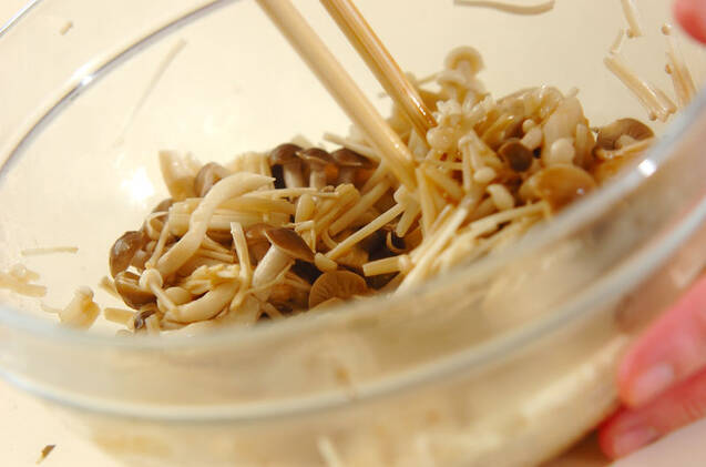 レンジで簡単！キノコナムルの韓国丼の作り方の手順4