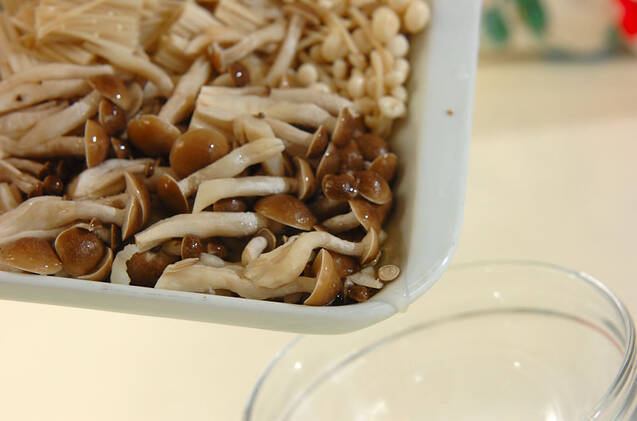 レンジで簡単！キノコナムルの韓国丼の作り方の手順3