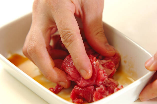 牛肉と里芋の煮物の作り方の手順1