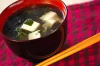 ほっとする味！豆腐とワカメのお吸い物
