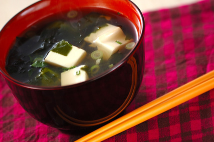 お吸い物の基本 簡単じんわり美味しい 豆腐とわかめ