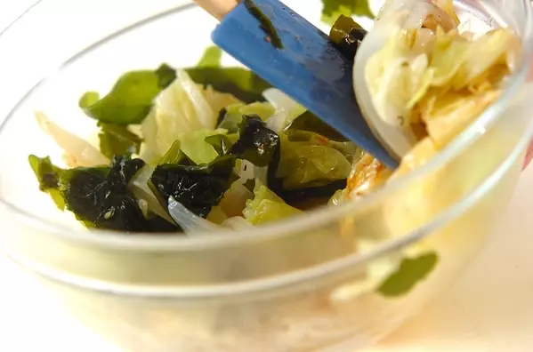 春キャベツとワカメの中華和えの作り方2