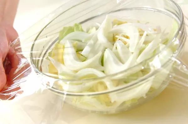 春キャベツとワカメの中華和えの作り方1