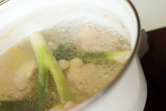 鶏スープうどんの作り方の手順2