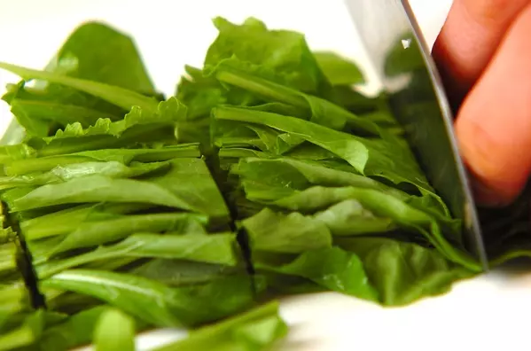 簡単おしゃれ！華やかスモークサーモンのカルパッチョの下準備3