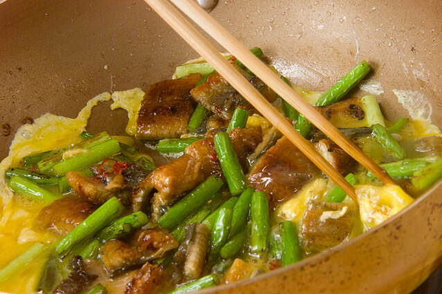 ウナギのピリ辛卵とじの作り方の手順3