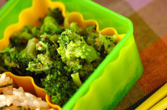 つぶしブロッコリーのサラダ