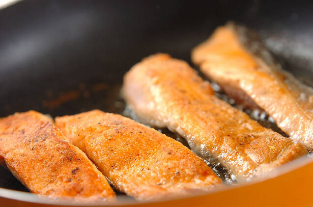 簡単サーモンのムニエル レモンクリームで爽やかに 基本の作り方の作り方の手順2