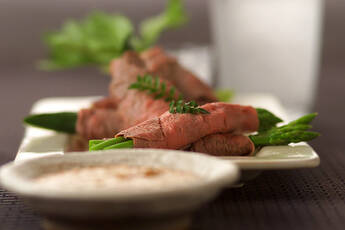 牛しゃぶ野菜巻き ゴマだれで