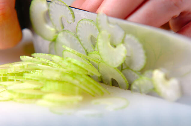 クラゲのカラシ酢和えの作り方の手順2