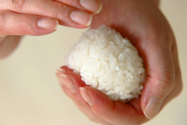 おにぎりの作り方の手順3