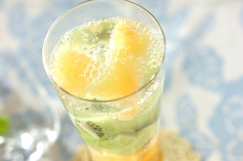 グレープフルーツとキウイのソーダー