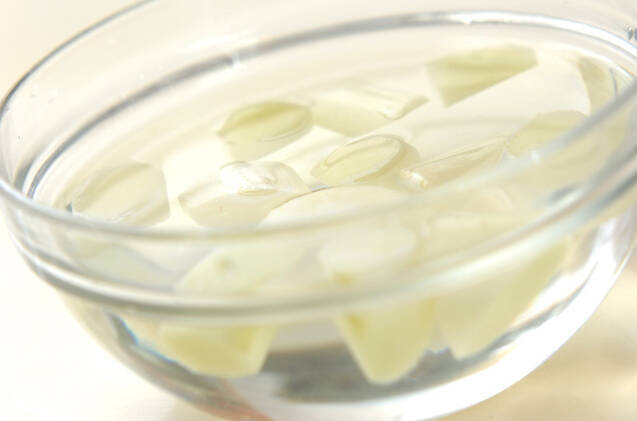 ウドとエビのチーズ焼きの作り方の手順2