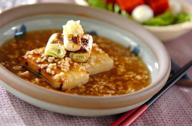 焼き餅のそぼろあんかけ