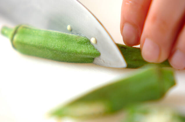 オクラとツナのゴママヨ和えの作り方の手順1