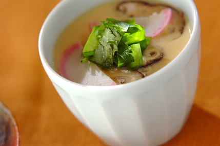 カマボコとシイタケの茶碗蒸し