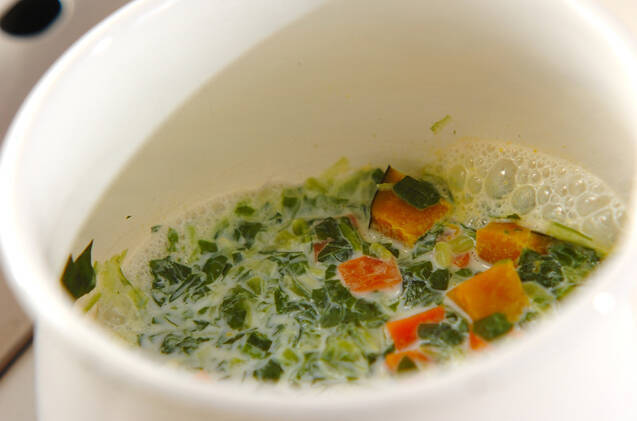 小松菜とカボチャのミルク煮の作り方の手順2