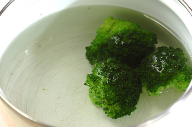 ブロッコリーのお浸しの作り方の手順1