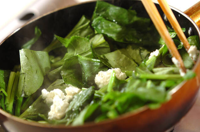 ホウレン草とカッテージチーズのソテーの作り方の手順2