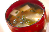 豆腐とワカメのみそ汁
