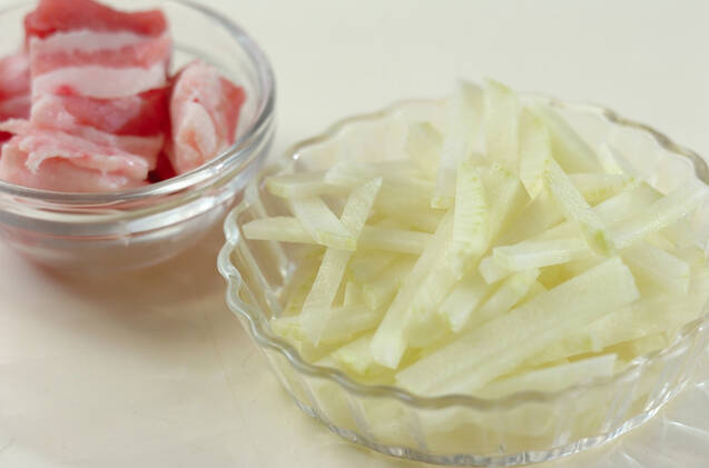 大根と豚肉のみそ汁の作り方の手順1