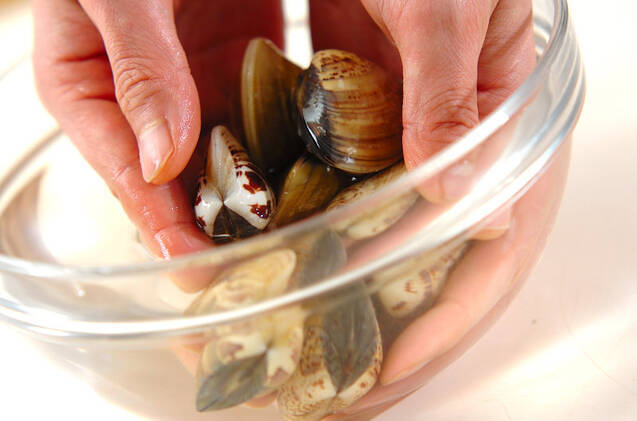 貝の豆乳白みそパスタの作り方の手順1