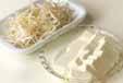 豆腐とモヤシのみそ汁の作り方の手順1